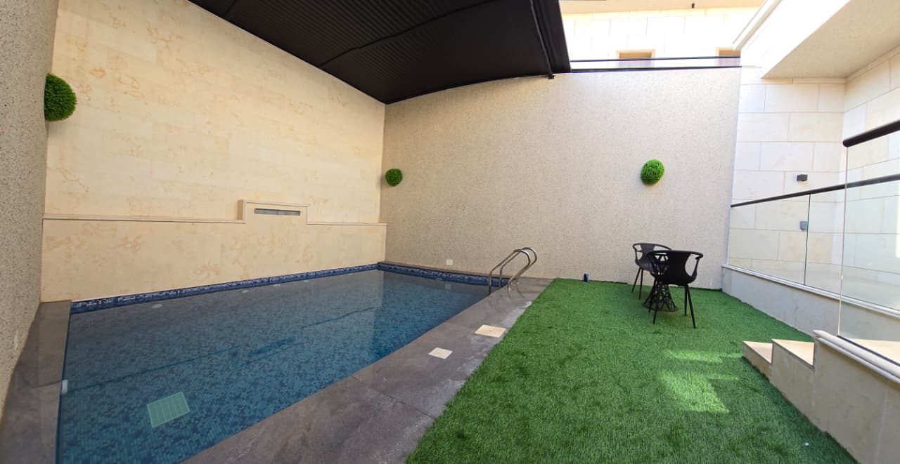 VIP Chalet with private swimming pool sur side 